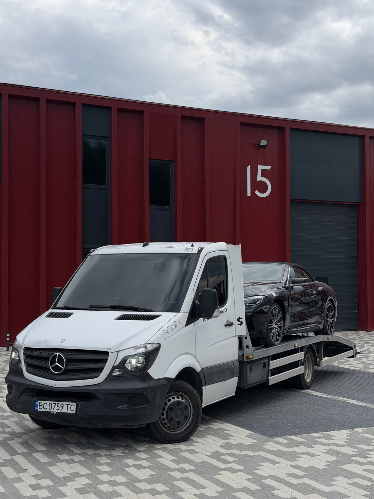 Евакуація преміум-позашляховика Mercedes G-Class у Львові