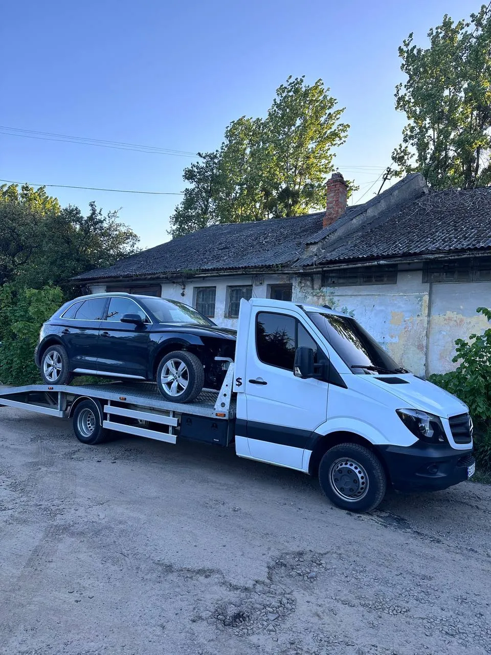 Tow Truck White у роботі