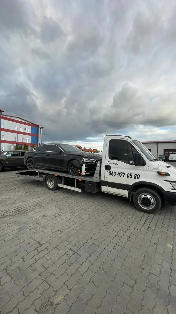 Tow Truck White у роботі